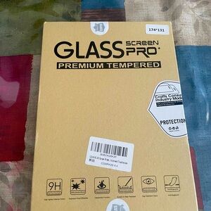 GLASSERE
screeN
PREMIUM TEMPERED